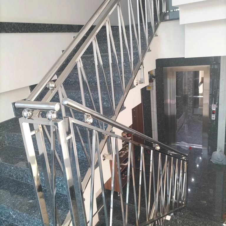Modern Çapraz Desenli Paslanmaz Çelik Merdiven Korkuluğu